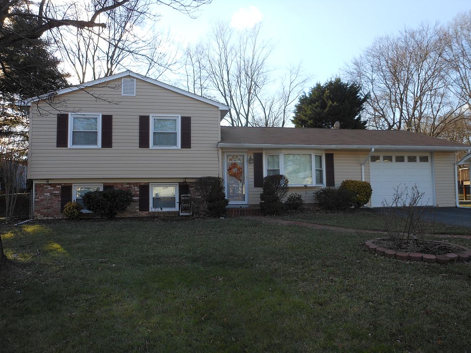 1st image of 8010 Noel St
