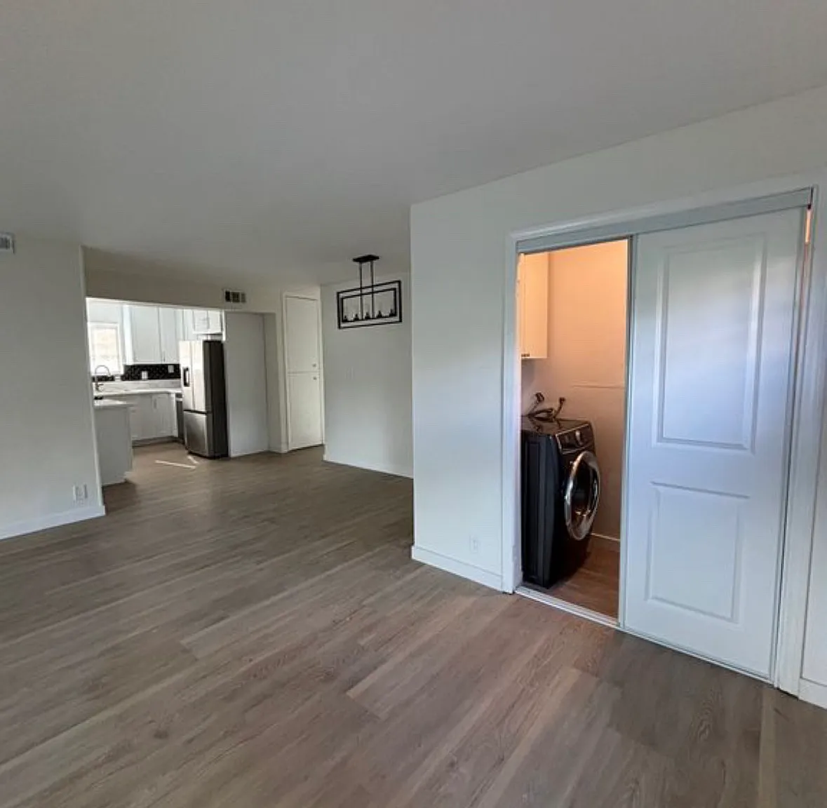 3 bed, 1350 sqft, $3,850 — Photo 2