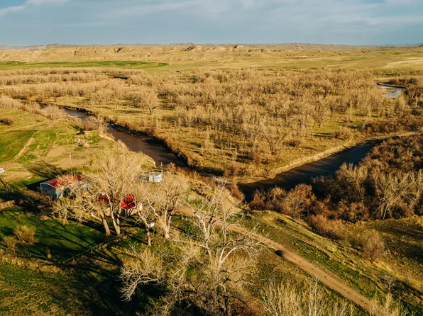 1321 Sussex Rd, Kaycee, WY 82639