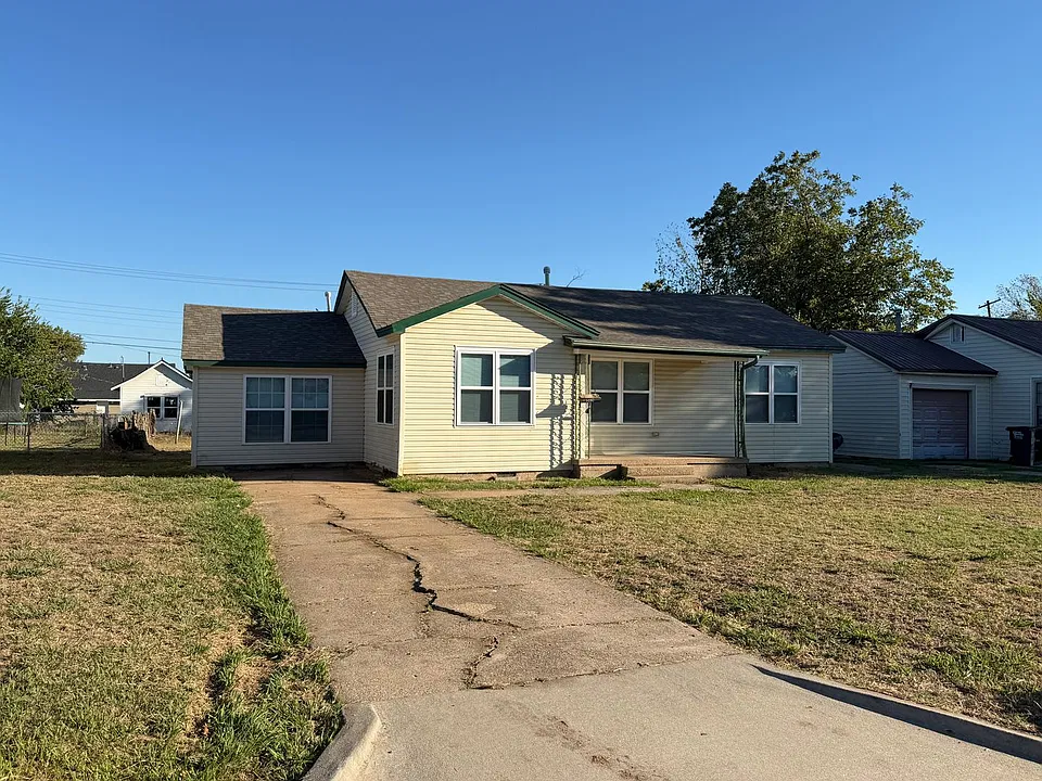 212 W Midland St