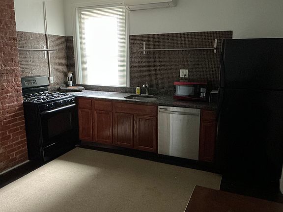2nd image of 1022 Pine St #201