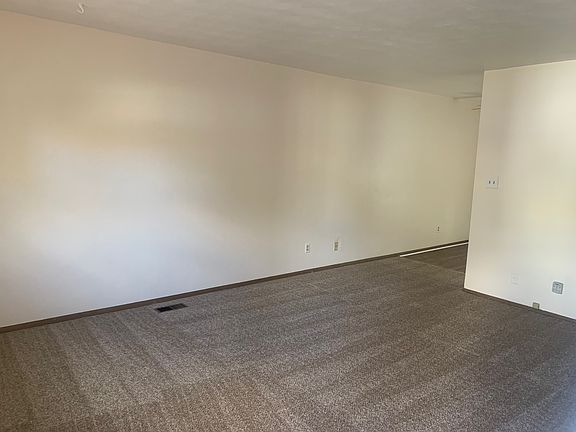2nd image of 2829-2839 Lake Shore Pl #2831
