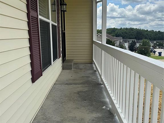 3rd image of 614 Eagle Ridge Dr