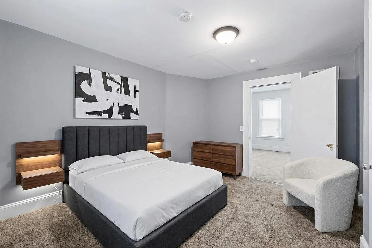 3 bed, 1.0 bath, 1098 sqft, $1,549 — Photo 4