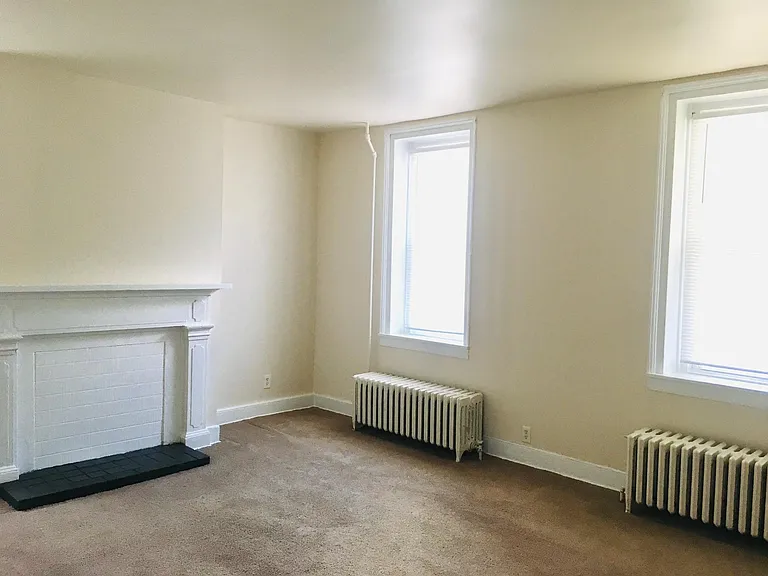 502 NW Front St #A — Photo 9