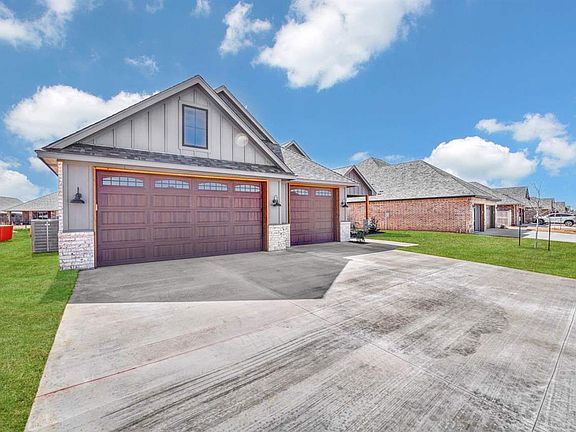 3rd image of 4013 NE Shenandoah Dr