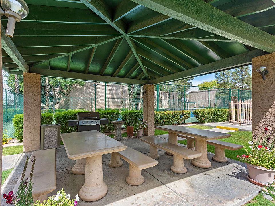 Picnic & BBQ Area | Shorebird Apartments