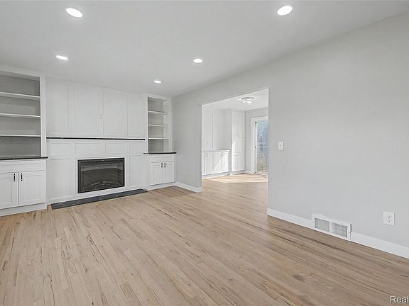 4th image of 22640 Cedar Ct