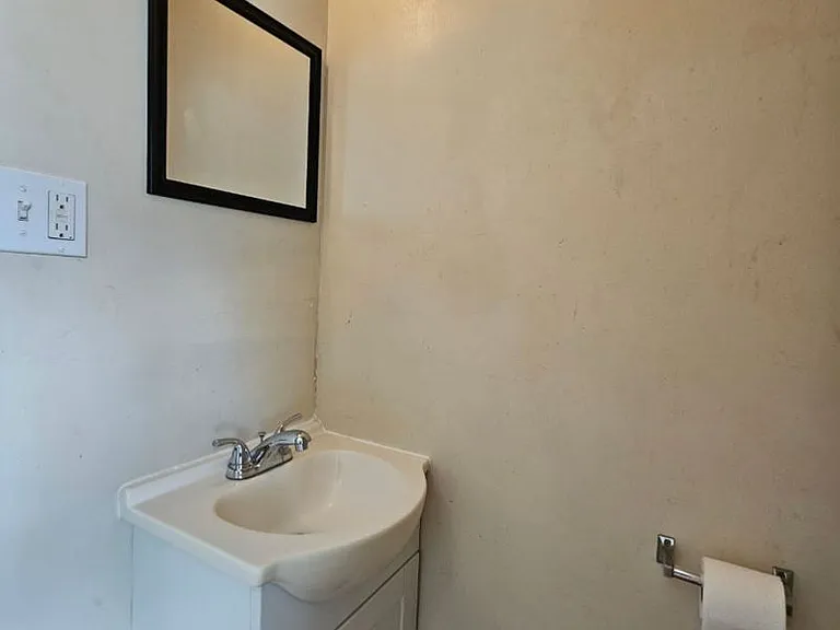 1516 Holly Rd — Photo 16