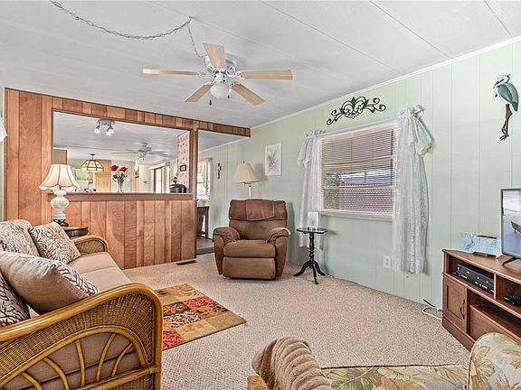5th image of 383 Longwood Dr