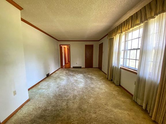 3rd image of 2374 Kingsley Ave