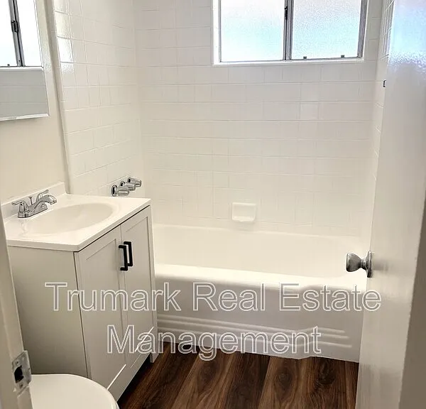 512 Irving Ave #D — Photo 10