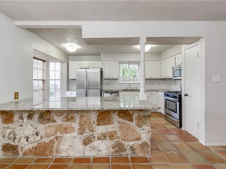 4200 Everest Ln — Photo 8
