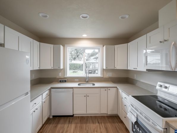 salem-oregon-448719398 picture