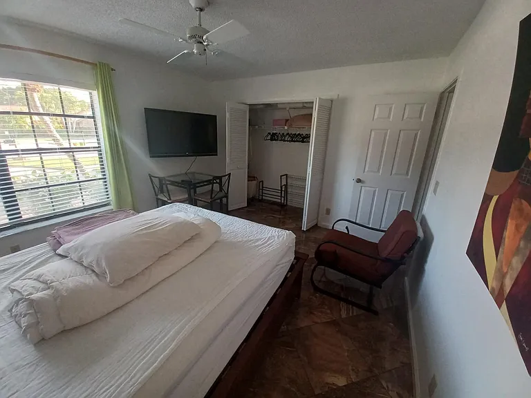 Guest bedroom #1