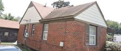 2nd image of 2320 Devoy Ave