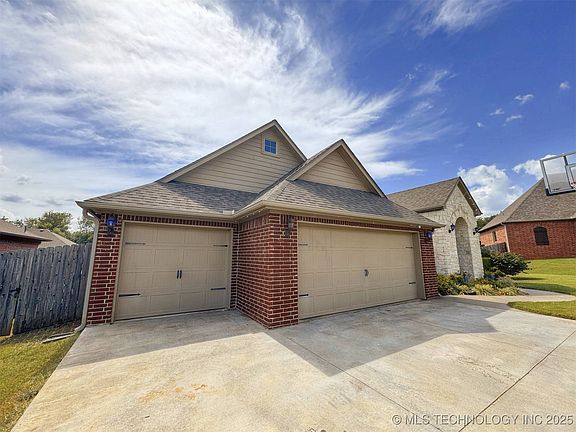 5th image of 661 Kingston Pl