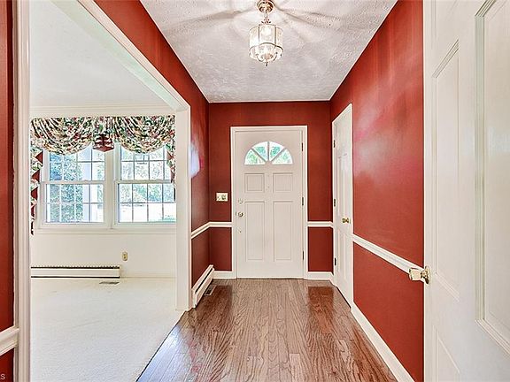 4th image of 1106 Lindale Dr