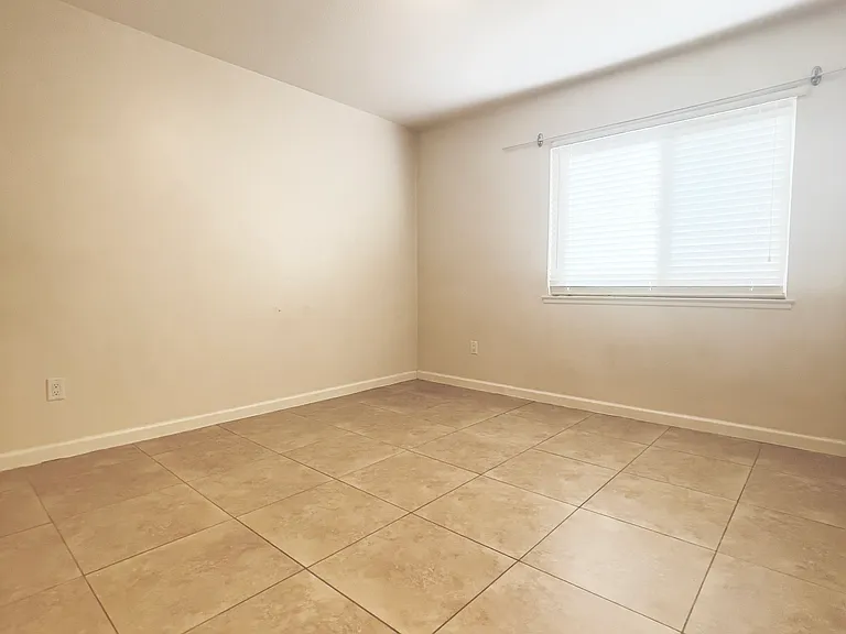 3356 Valencia Hill Dr — Photo 13