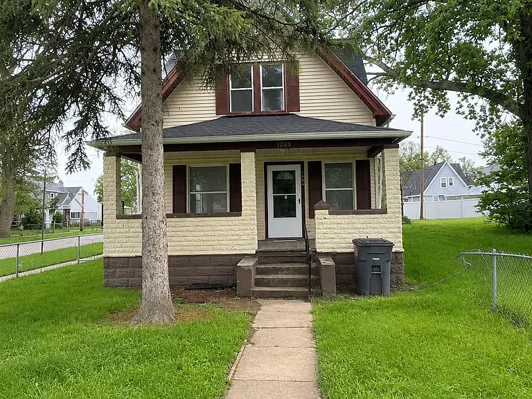 1239 Norwood Ave — Photo 1