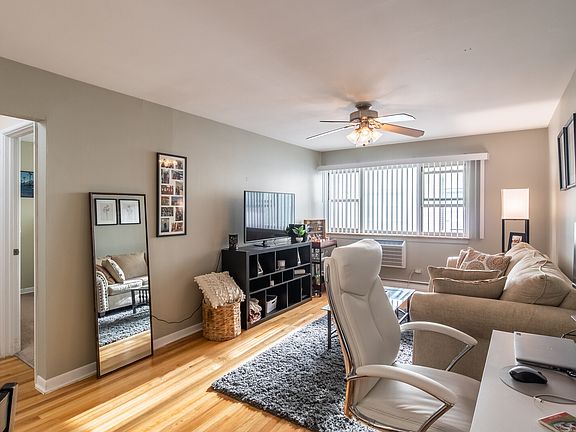 2nd image of 420 W Aldine Ave APT 524
