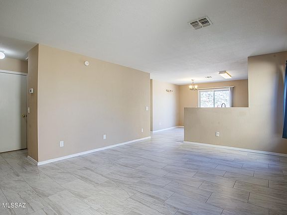 4th image of 5596 S Monrovia Ave
