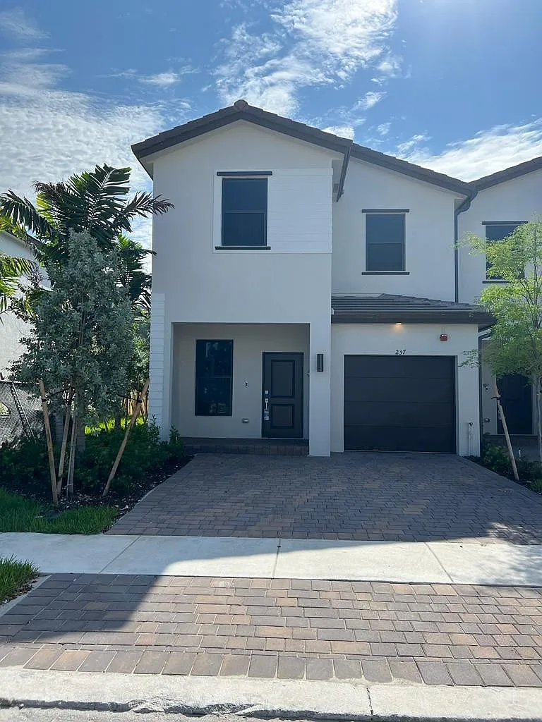 4 bed, 2.5 bath, 1888 sqft, $3,800 — Photo 1