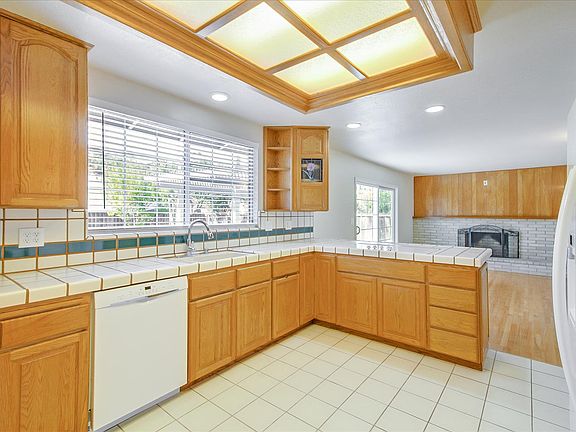 4th image of 124 Belvue Dr