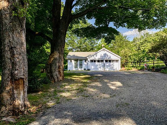 11 Welwyn Rd Millbrook Ny 12545 Mls 393219 Zillow