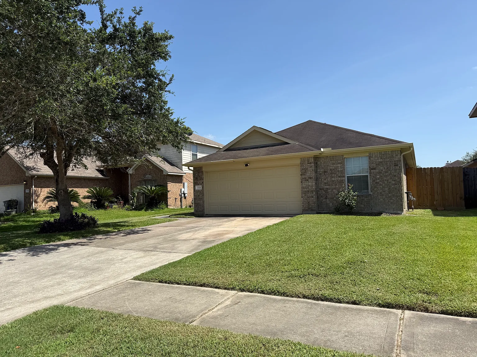 4 bed, 1949 sqft, $5,500 — Photo 2