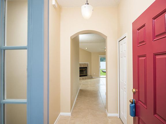 3rd image of 1040 Oak Arbor Cir