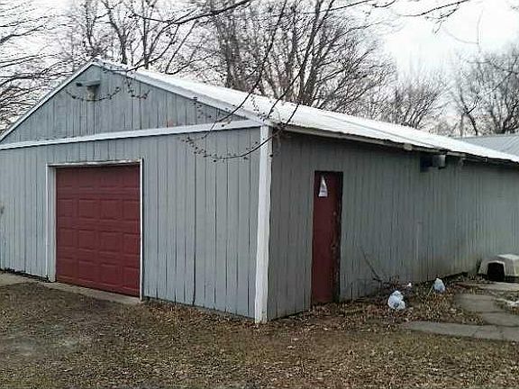 3rd image of 602 Rossville Ave