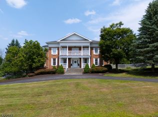 11 Charles Ct, Annandale, NJ 08801