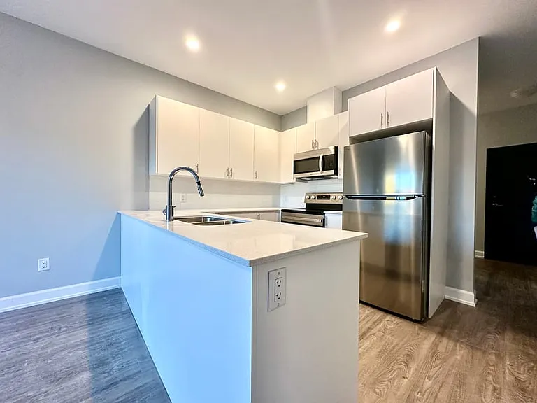 2380 Cleroux Cres #307 — Photo 4