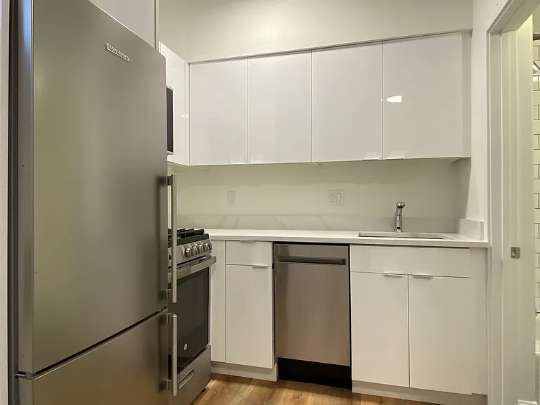 230 Walnut St #20A — Photo 11