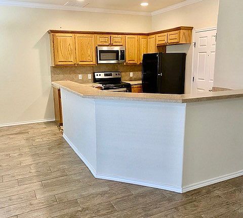 4th image of 4421 Oak Grove Blvd