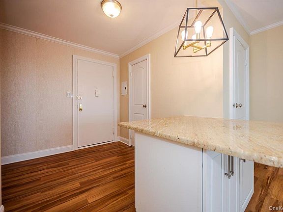 4th image of 740 E Broadway #3L