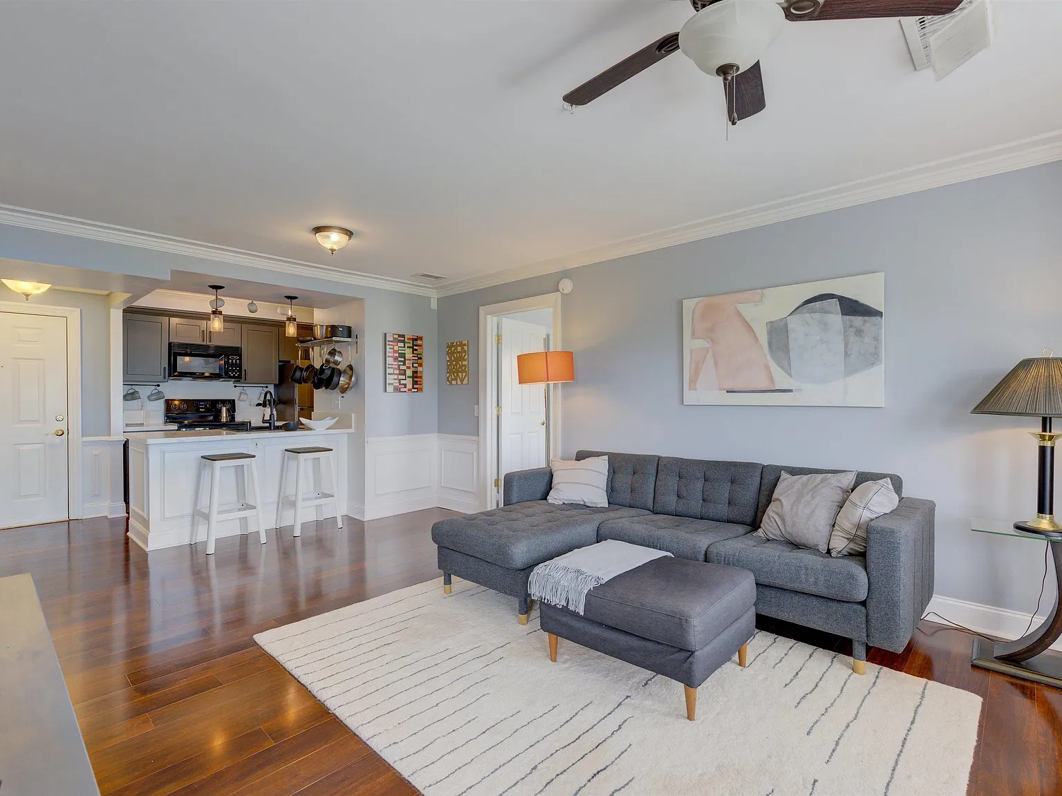 2 bed, 891 sqft, $2,300 — Photo 3