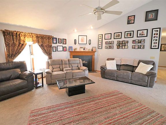 4th image of 1485 Livingston Dr
