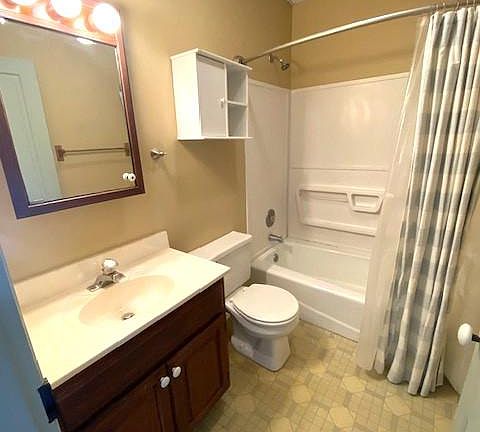 5th image of 319 W Walnut St #C