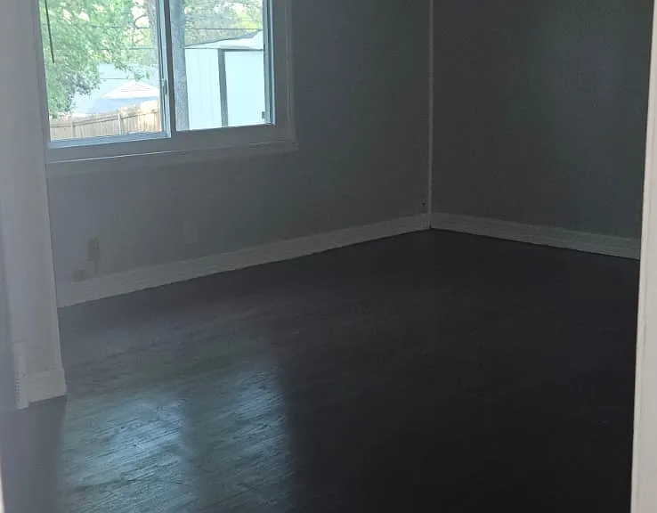 1214 Burleson St — Photo 9