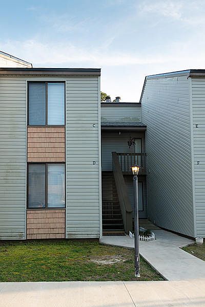 1st image of 132 Elm Ave SE #D