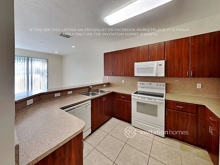 568 NE 35th Ave — Photo 10