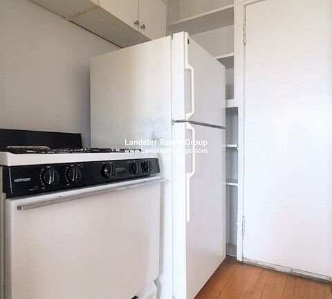 4th image of 4416 N Whipple St #1W