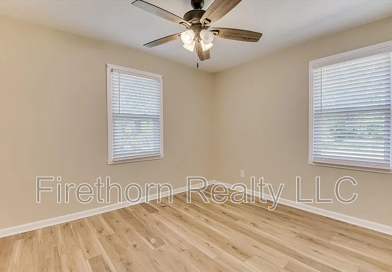 1006 Skyview Dr — Photo 16