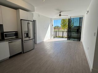 215 SE 5th St, Hallandale Beach, FL 33009