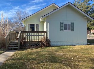 1112 W 3rd St, Mccook, NE 69001