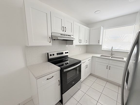 4th image of 2645 SW 28th Ct
