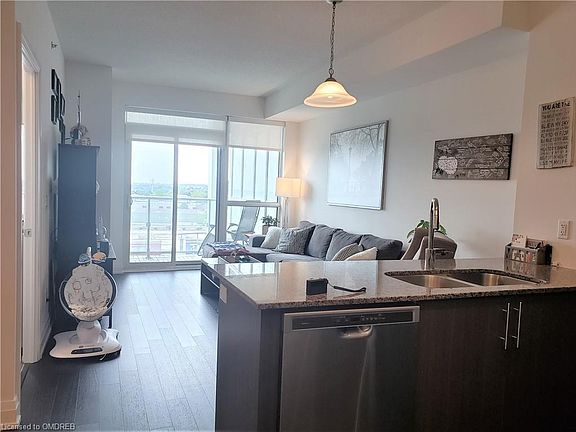 4th image of 65 Speers Rd W #810