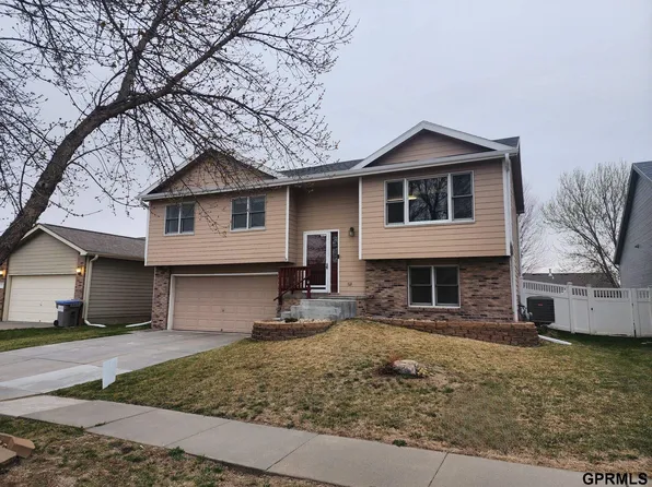 7242 N 15th St, Lincoln, NE 68521